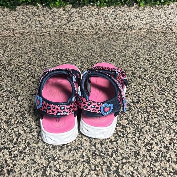 Big Girls SKECHERS HEART LIGHT UP SANDALS - Picture 4 of 8